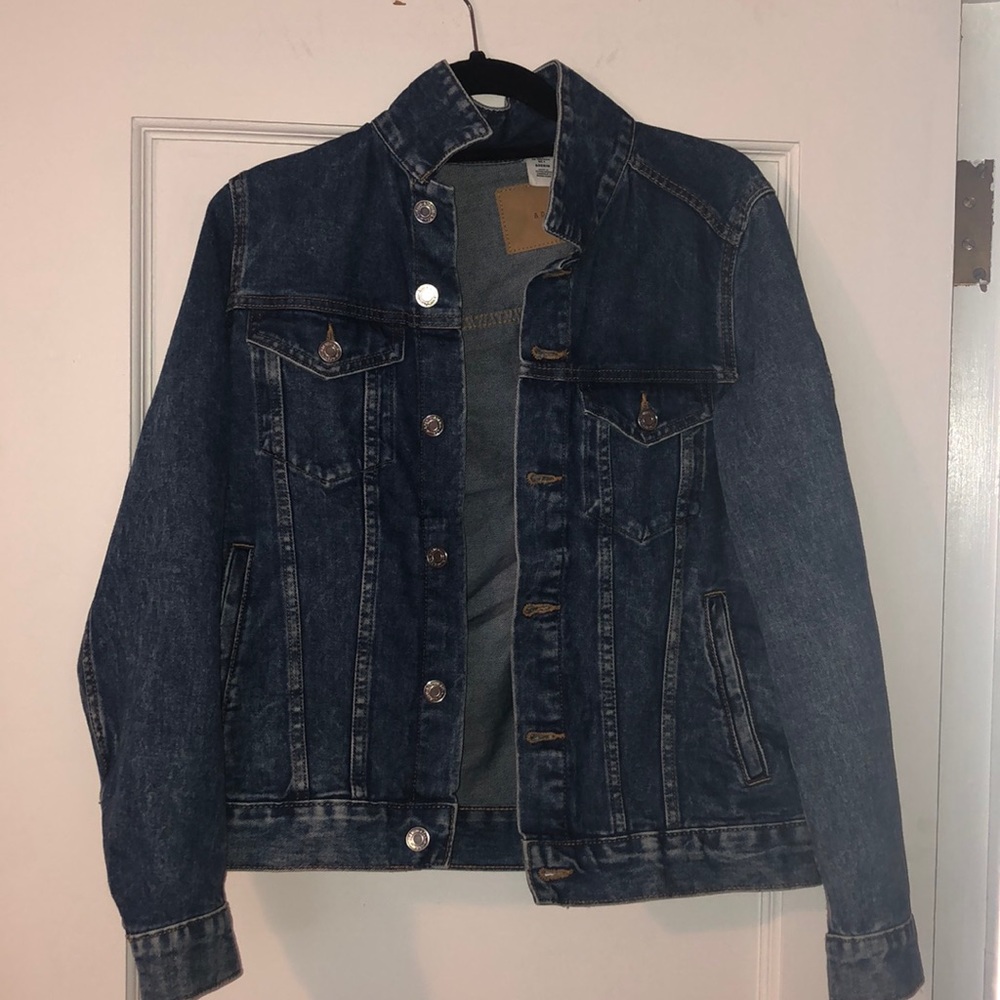 Dark wash blue denim jacket, size US4
